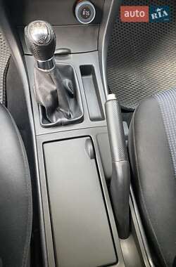 Седан Mazda 3 2004 в 