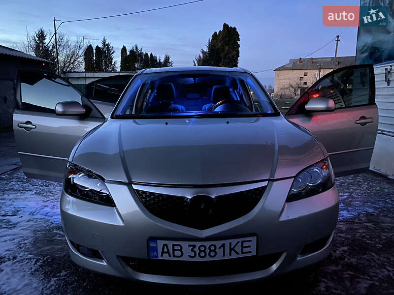 Седан Mazda 3 2004 в 