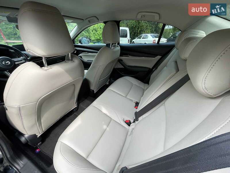 Седан Mazda 3 2019 в Киеве