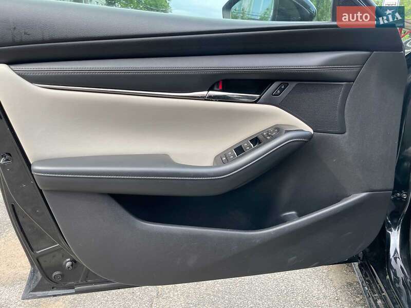 Седан Mazda 3 2019 в Киеве