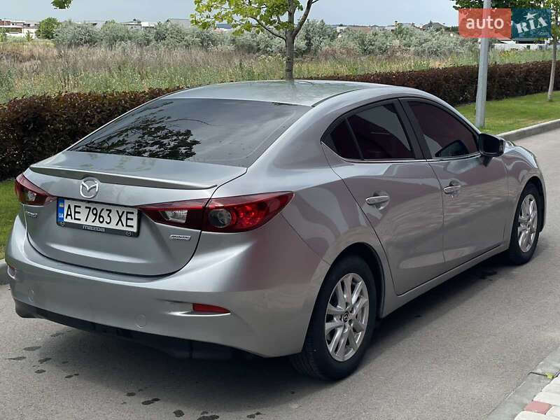 Седан Mazda 3 2016 в Днепре