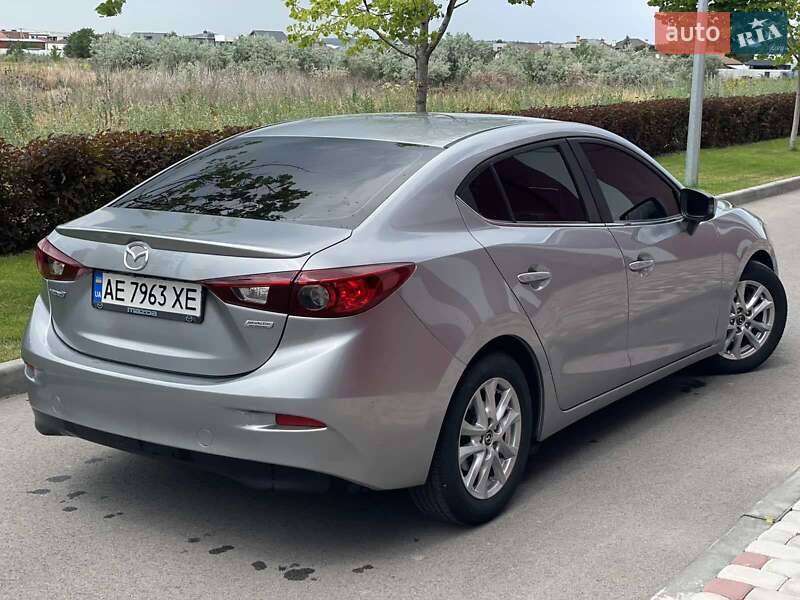 Седан Mazda 3 2016 в Днепре