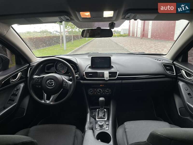 Седан Mazda 3 2016 в Днепре