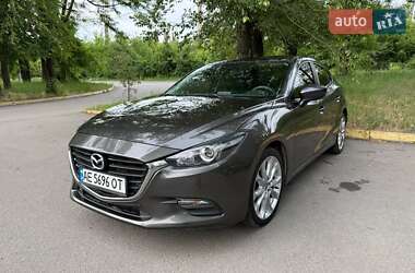 Седан Mazda 3 2017 в Дніпрі