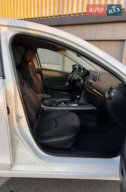Хэтчбек Mazda 3 2015 в 
