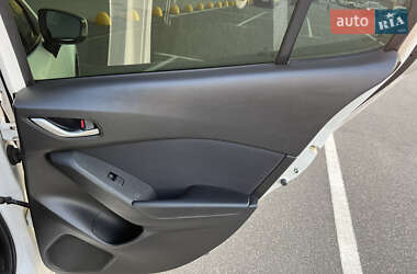 Хэтчбек Mazda 3 2015 в 