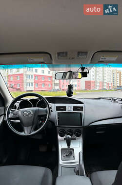 Седан Mazda 3 2011 в 