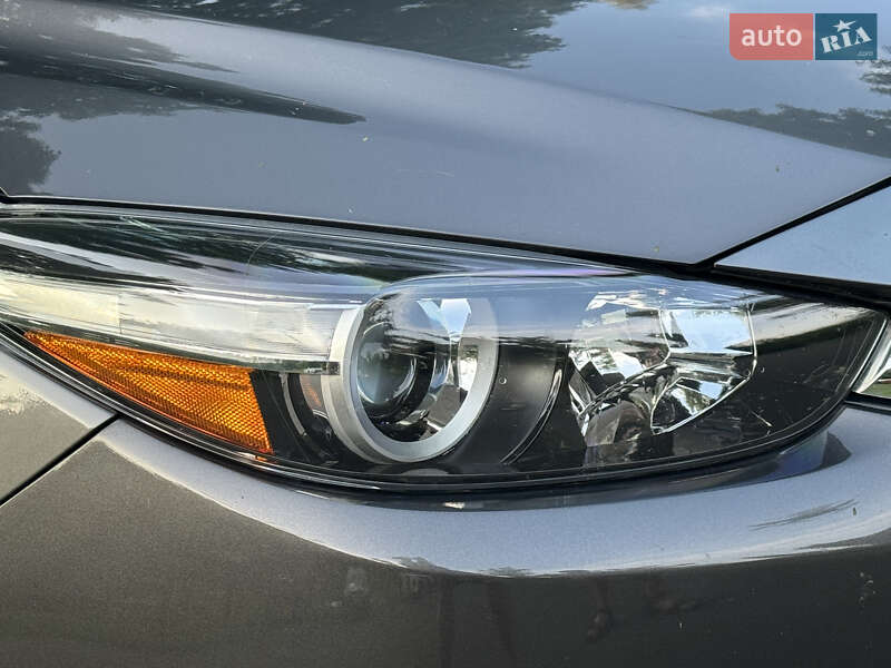 Седан Mazda 3 2017 в Киеве