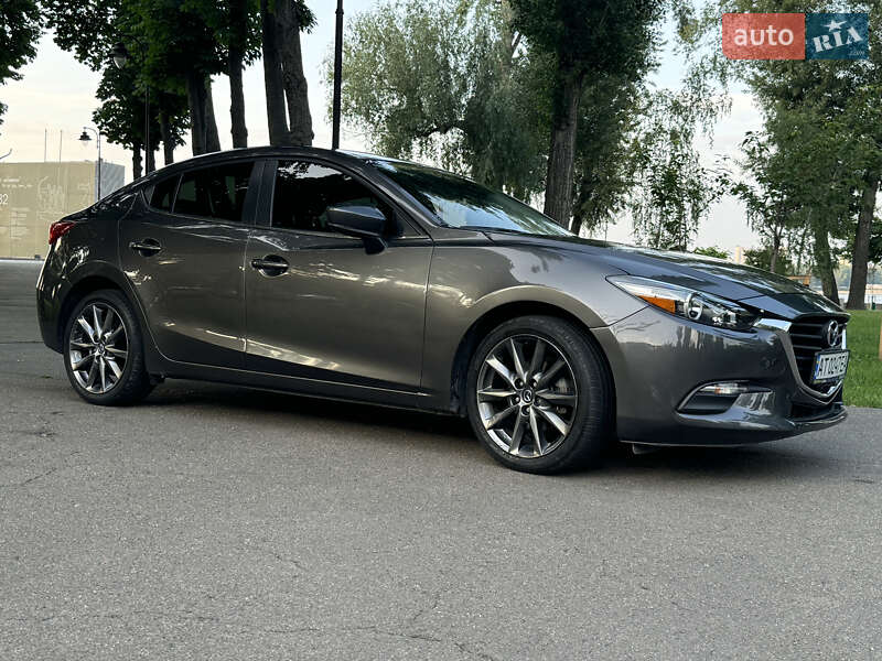 Седан Mazda 3 2017 в Киеве