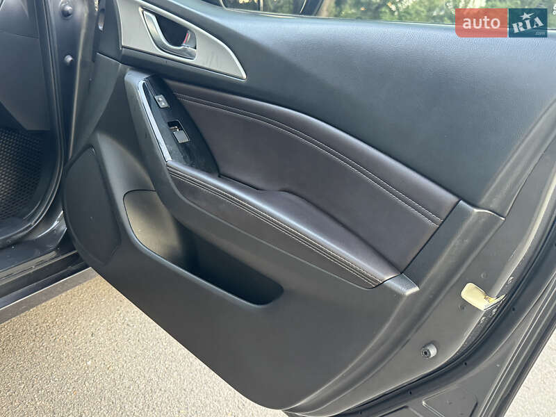 Седан Mazda 3 2017 в Киеве