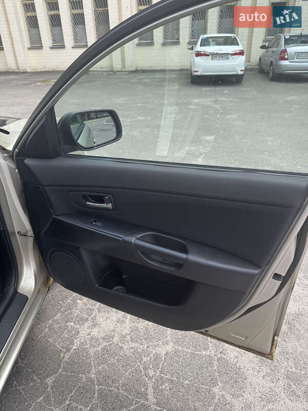 Седан Mazda 3 2005 в Киеве