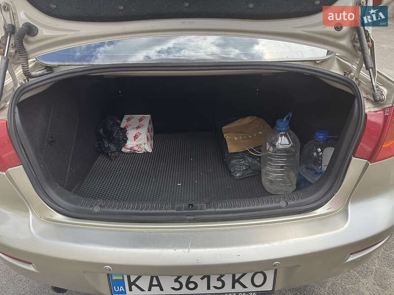 Седан Mazda 3 2005 в Киеве