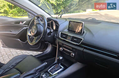 Седан Mazda 3 2013 в Чернівцях