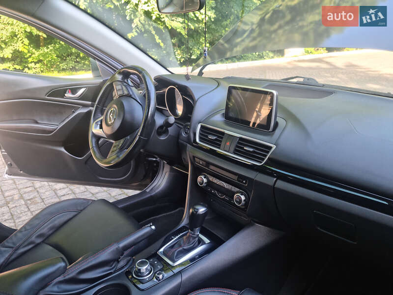Седан Mazda 3 2013 в Чернівцях