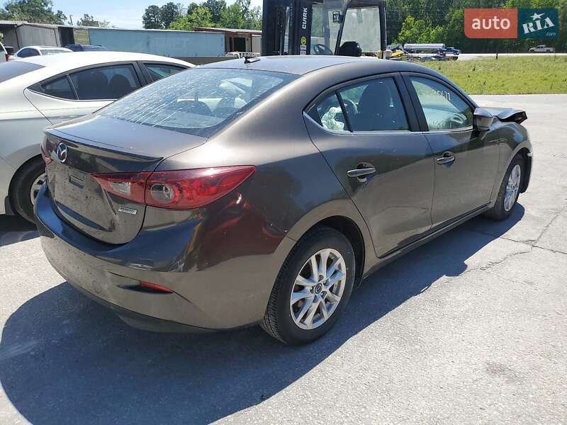 Седан Mazda 3 2013 в Чернівцях