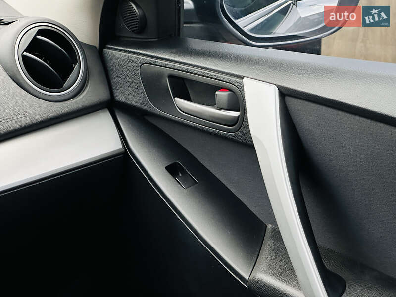 Хэтчбек Mazda 3 2011 в Харькове