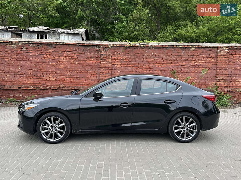 Седан Mazda 3 2018 в Киеве