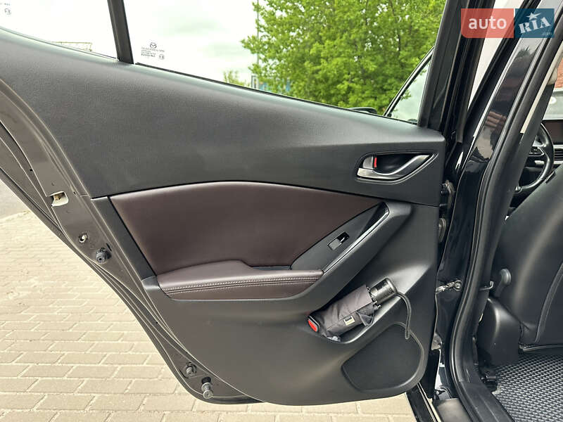Седан Mazda 3 2018 в Киеве
