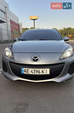 Седан Mazda 3 2013 в Дніпрі