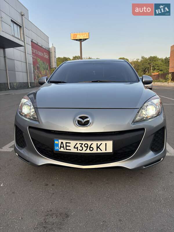 Седан Mazda 3 2013 в Днепре