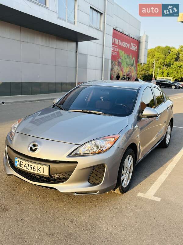 Седан Mazda 3 2013 в Дніпрі