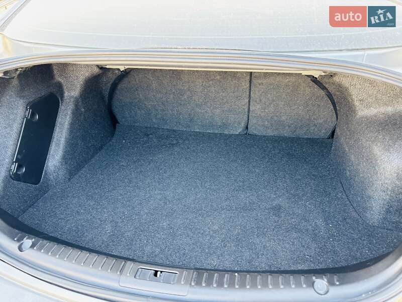Седан Mazda 3 2013 в Днепре