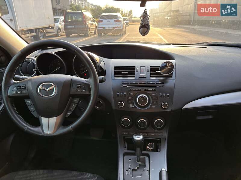 Седан Mazda 3 2013 в Днепре