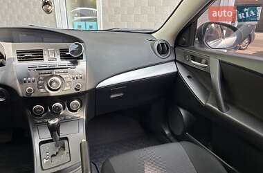 Седан Mazda 3 2013 в 