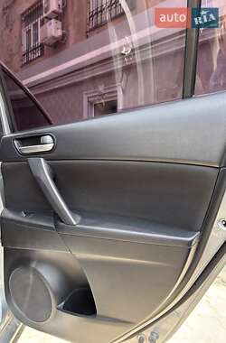 Седан Mazda 3 2013 в Дніпрі