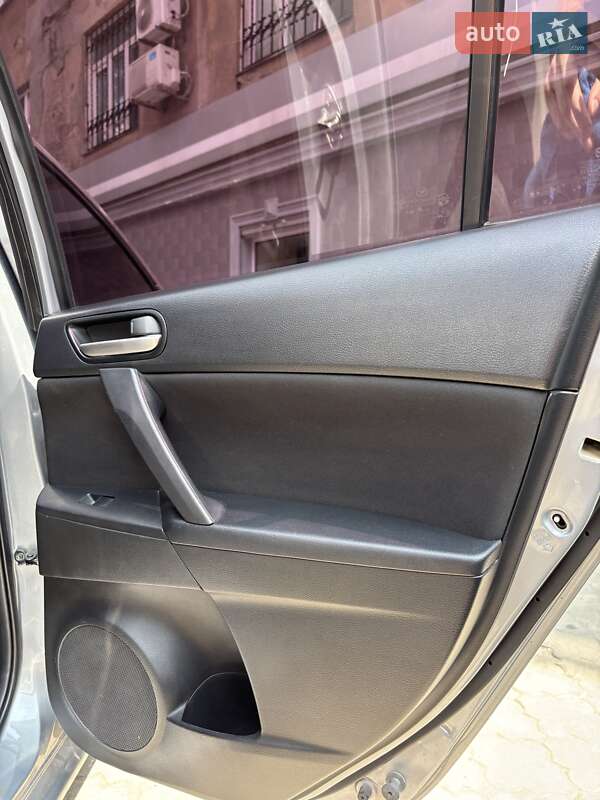 Седан Mazda 3 2013 в Дніпрі