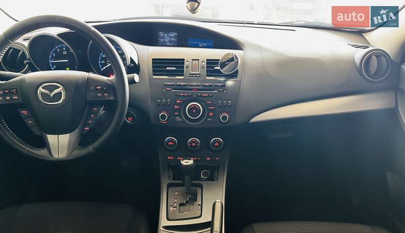 Седан Mazda 3 2013 в Днепре