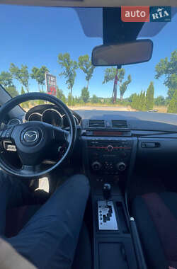 Седан Mazda 3 2004 в 