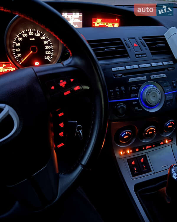 Седан Mazda 3 2009 в Волочиську