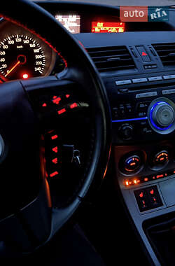 Седан Mazda 3 2009 в 