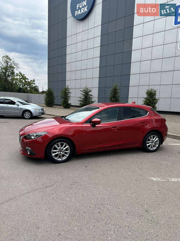 Хэтчбек Mazda 3 2016 в Кривом Роге