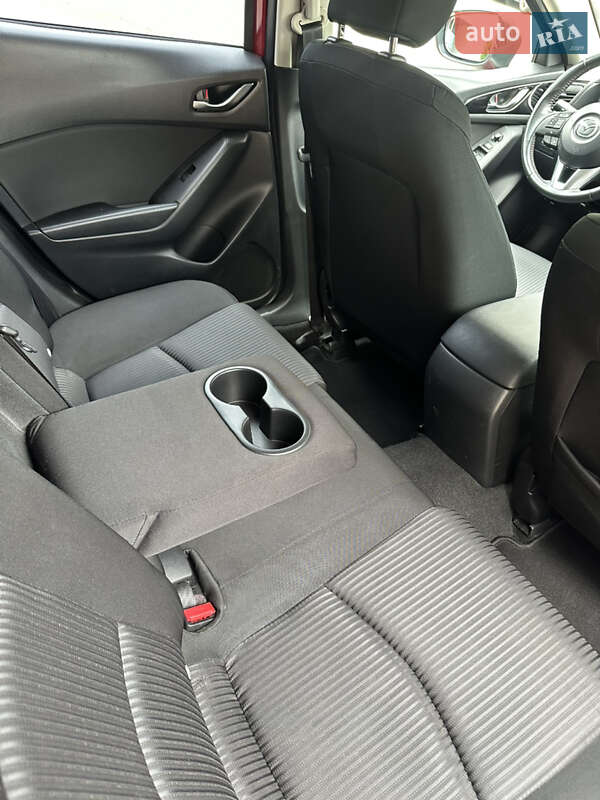 Хэтчбек Mazda 3 2016 в Кривом Роге