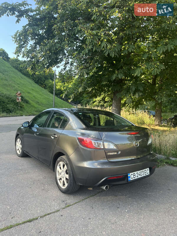 Седан Mazda 3 2009 в Чернигове