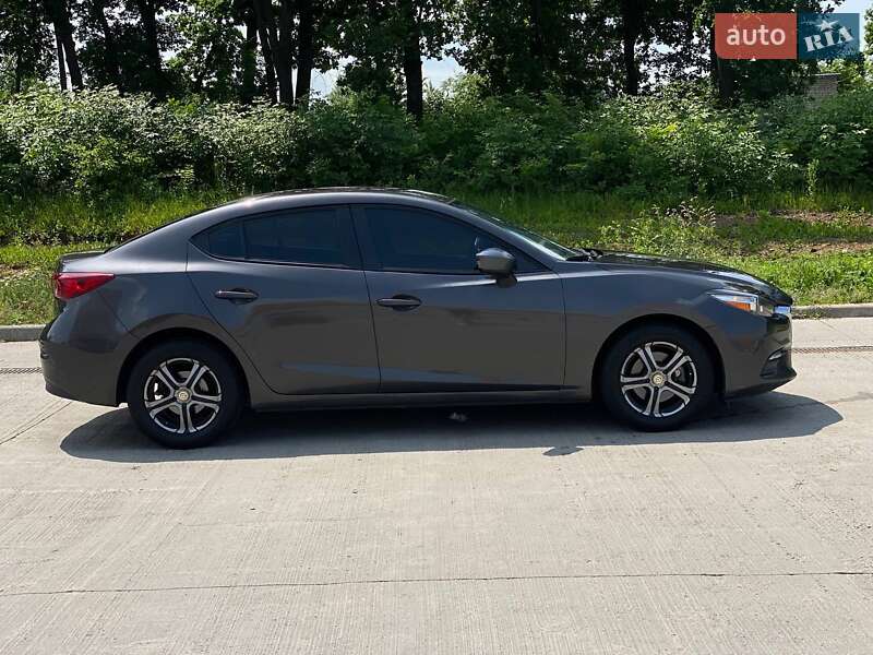 Седан Mazda 3 2017 в Киеве