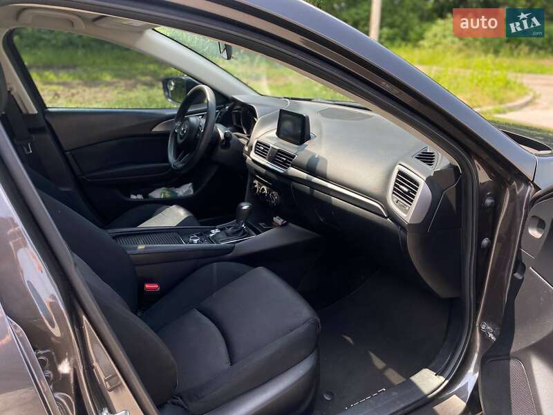 Седан Mazda 3 2017 в Киеве