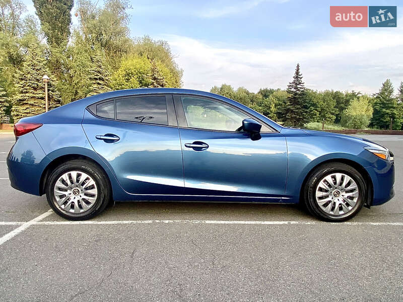 Седан Mazda 3 2017 в Киеве