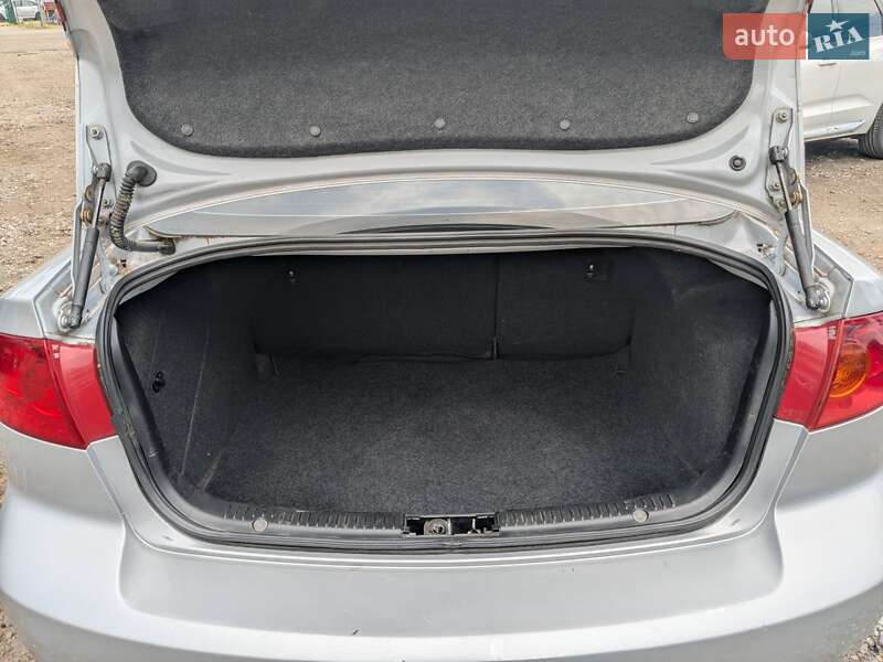 Седан Mazda 3 2004 в Киеве
