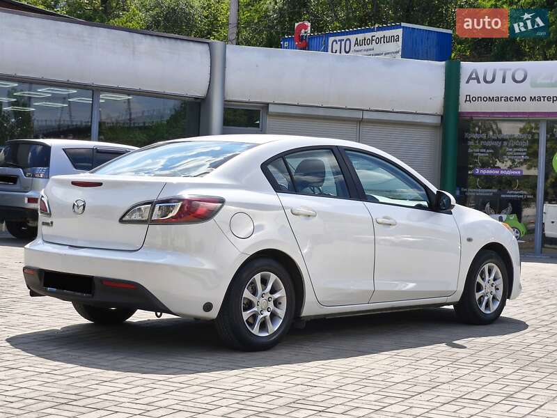 Седан Mazda 3 2010 в Дніпрі