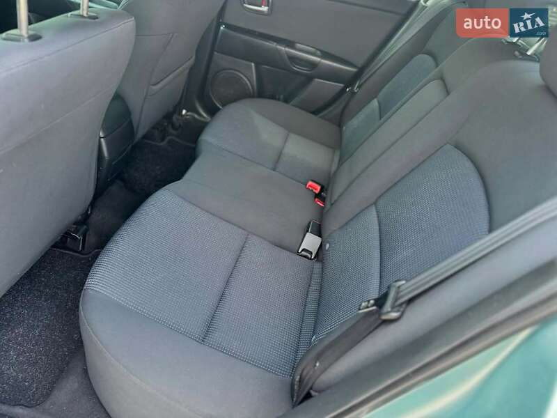 Седан Mazda 3 2004 в Запорожье