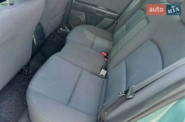 Седан Mazda 3 2004 в 