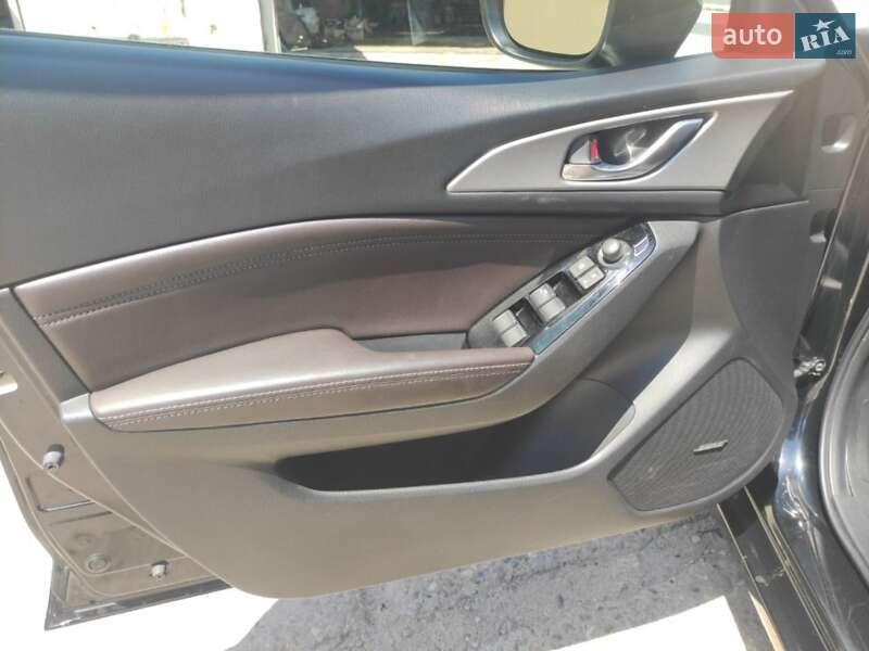 Седан Mazda 3 2017 в Запорожье