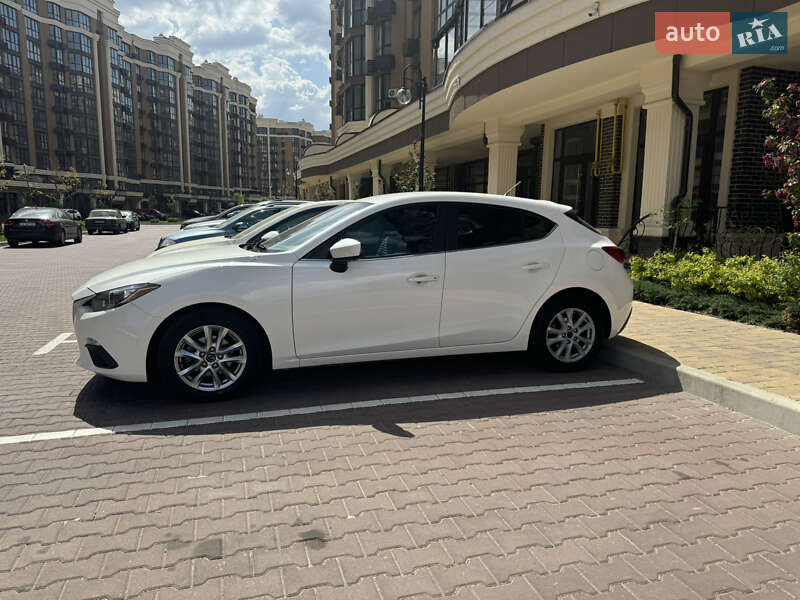 Хэтчбек Mazda 3 2015 в 