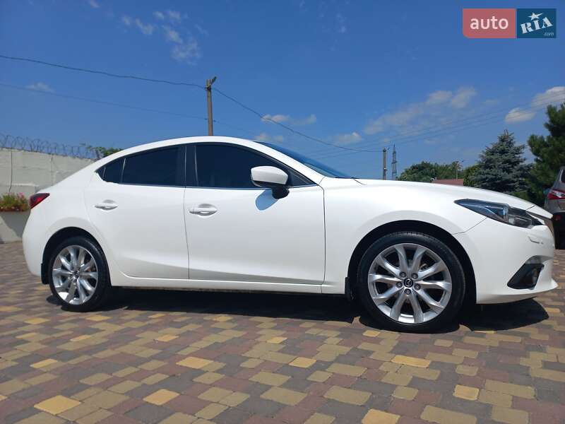 Седан Mazda 3 2016 в Днепре