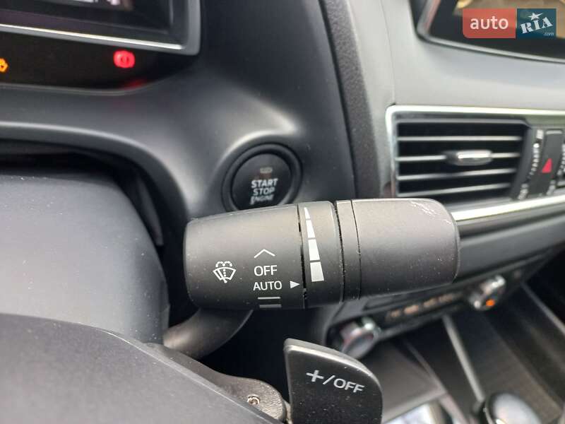 Седан Mazda 3 2016 в Днепре