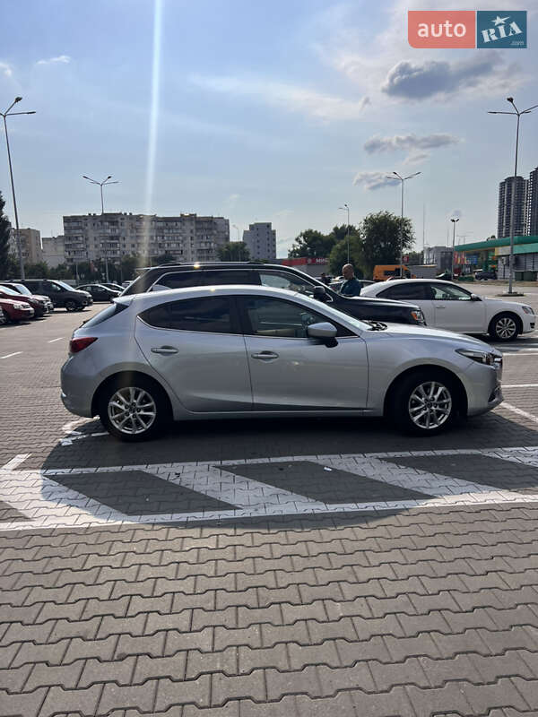 Хэтчбек Mazda 3 2017 в Киеве