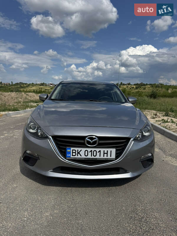Седан Mazda 3 2013 в Ровно